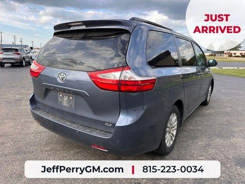 Used 2017 Toyota Sienna XLE w/ XLE Navigation Package FWD image 6