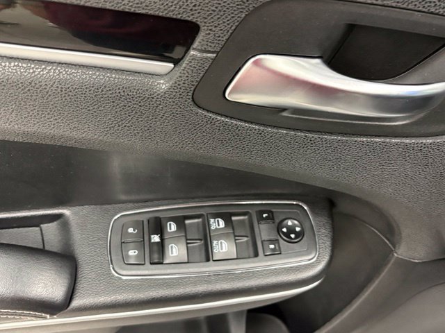 Used 2019 Chrysler 300 S AWD/4WD image 13