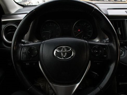 Used 2018 Toyota RAV4 XLE image 18