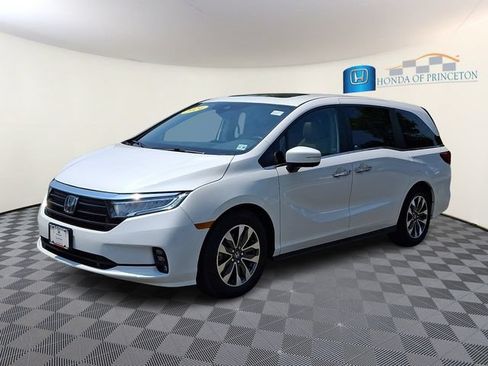 Certified 2024 Honda Odyssey EX-L image 3