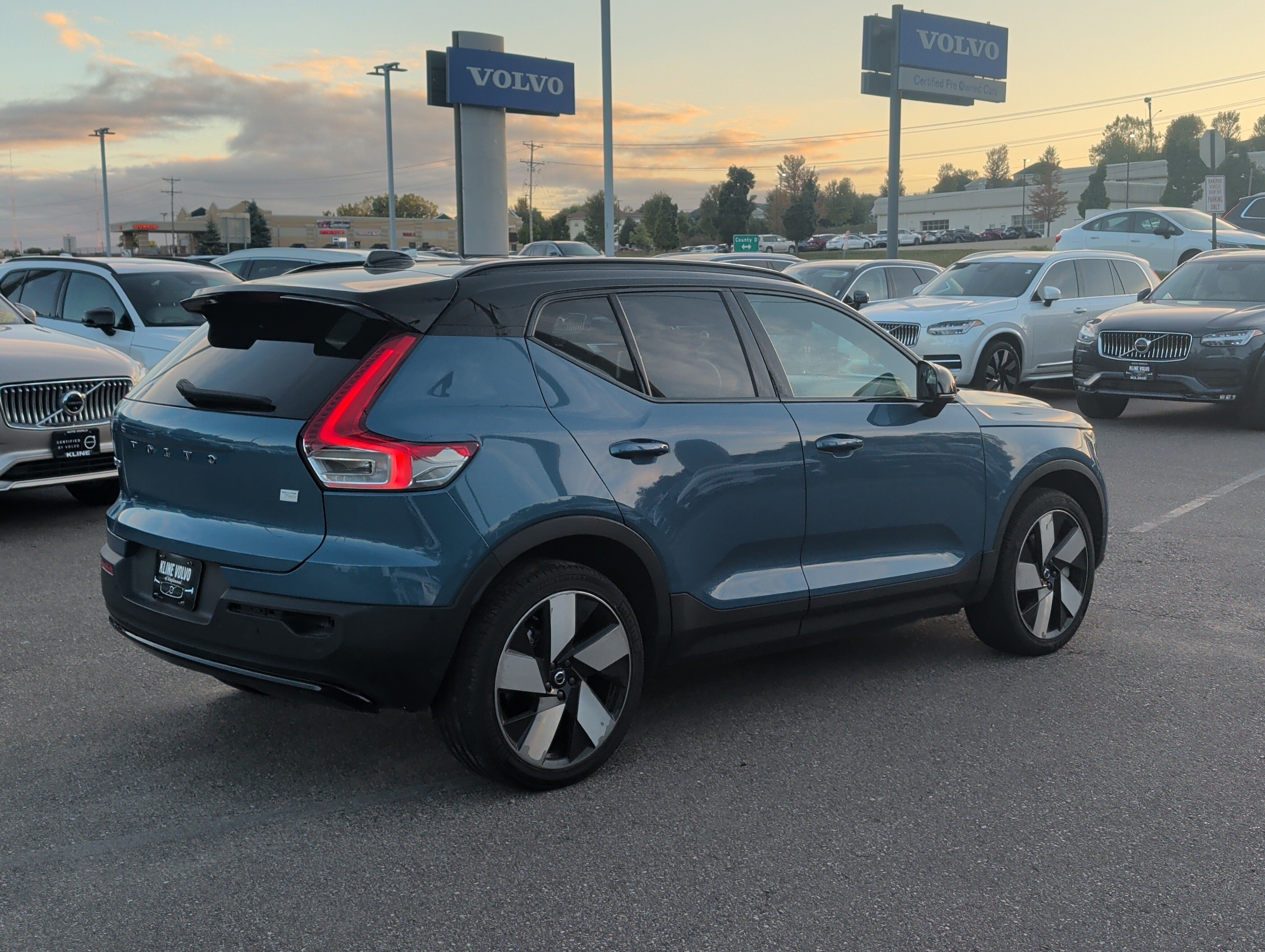Used 2023 Volvo XC40 Recharge Ultimate w/ Protection Package Premier AWD/4WD image 7