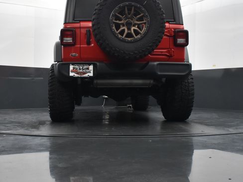 Used 2024 Jeep Wrangler Sport S image 40