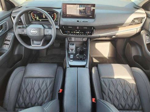 Certified 2025 Nissan Rogue Platinum w/ Platinum Premium Package FWD image 19