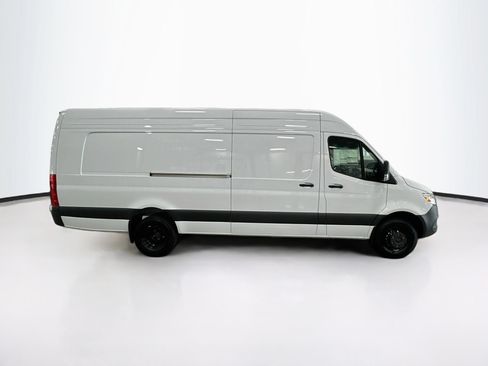 Used 2025 Mercedes-Benz Sprinter 3500 image 9