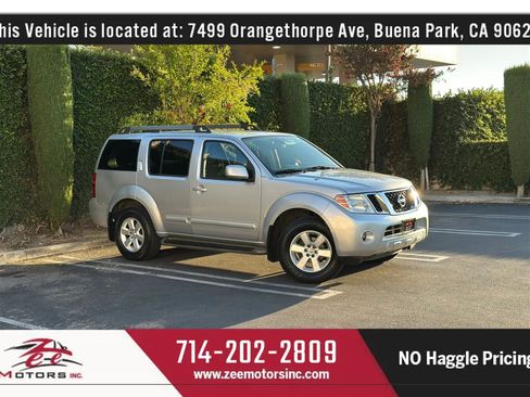 Used 2011 Nissan Pathfinder SV RWD image 2