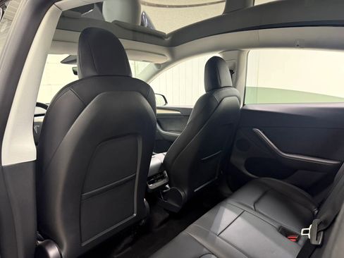 Used 2022 Tesla Model Y Performance AWD/4WD image 16