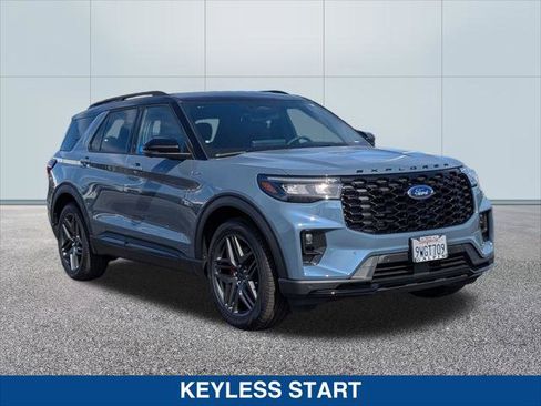 Used 2025 Ford Explorer ST-Line w/ Premium Package image 7