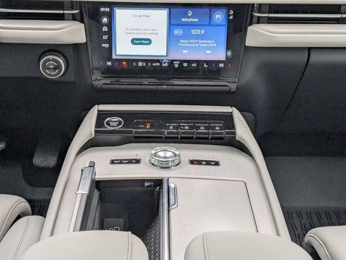 Certified 2025 Lincoln Navigator Reserve image 22