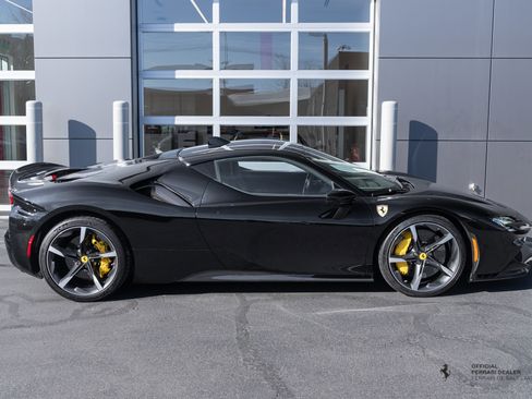 Used 2021 Ferrari SF90 Stradale Coupe image 32