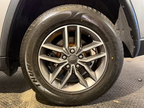 Used 2020 Jeep Grand Cherokee Limited w/ Luxury Group II image 9