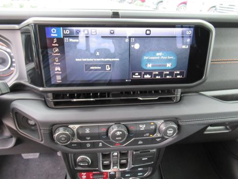 Used 2026 Jeep Gladiator Mojave AWD/4WD image 29