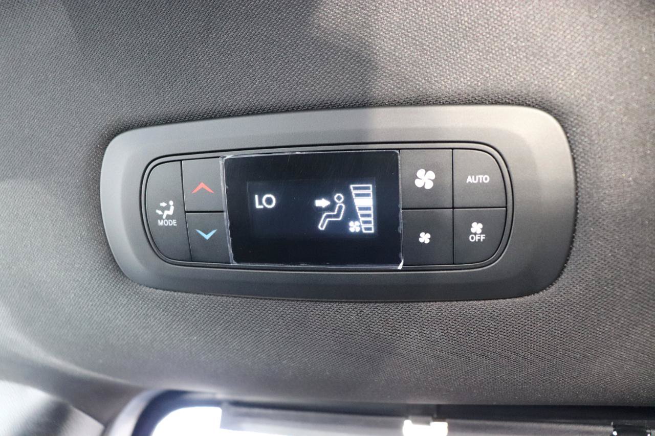 Used 2027 Chrysler Pacifica Select FWD image 23