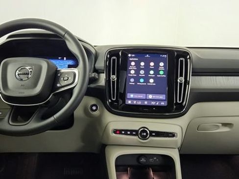 Certified 2026 Volvo XC40 B5 Plus w/ Protection Package Premier AWD/4WD image 41