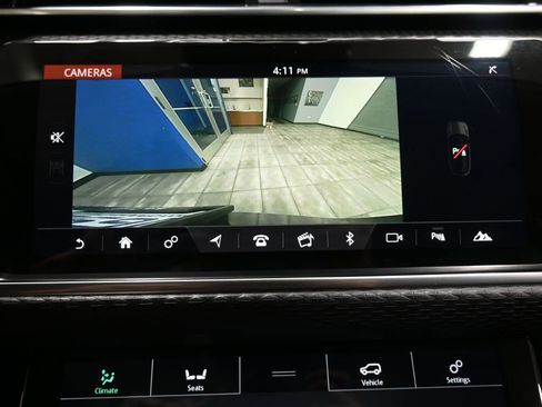 Used 2018 Land Rover Range Rover Velar S image 28