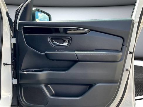 Used 2025 Honda Pilot EX-L image 31