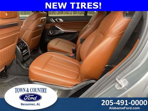 Used 2023 BMW X7 M60i image 9