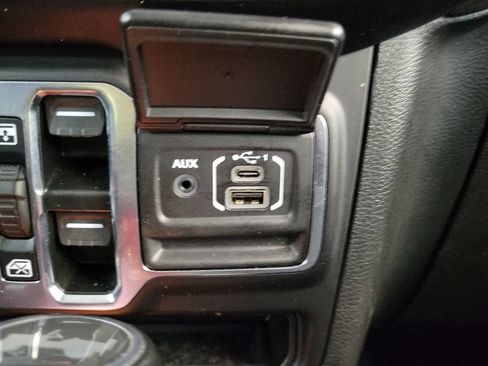 Used 2021 Jeep Wrangler Unlimited Sahara AWD/4WD image 22