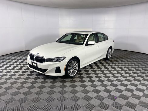 Certified 2023 BMW 330i xDrive Sedan w/ Convenience Package image 5