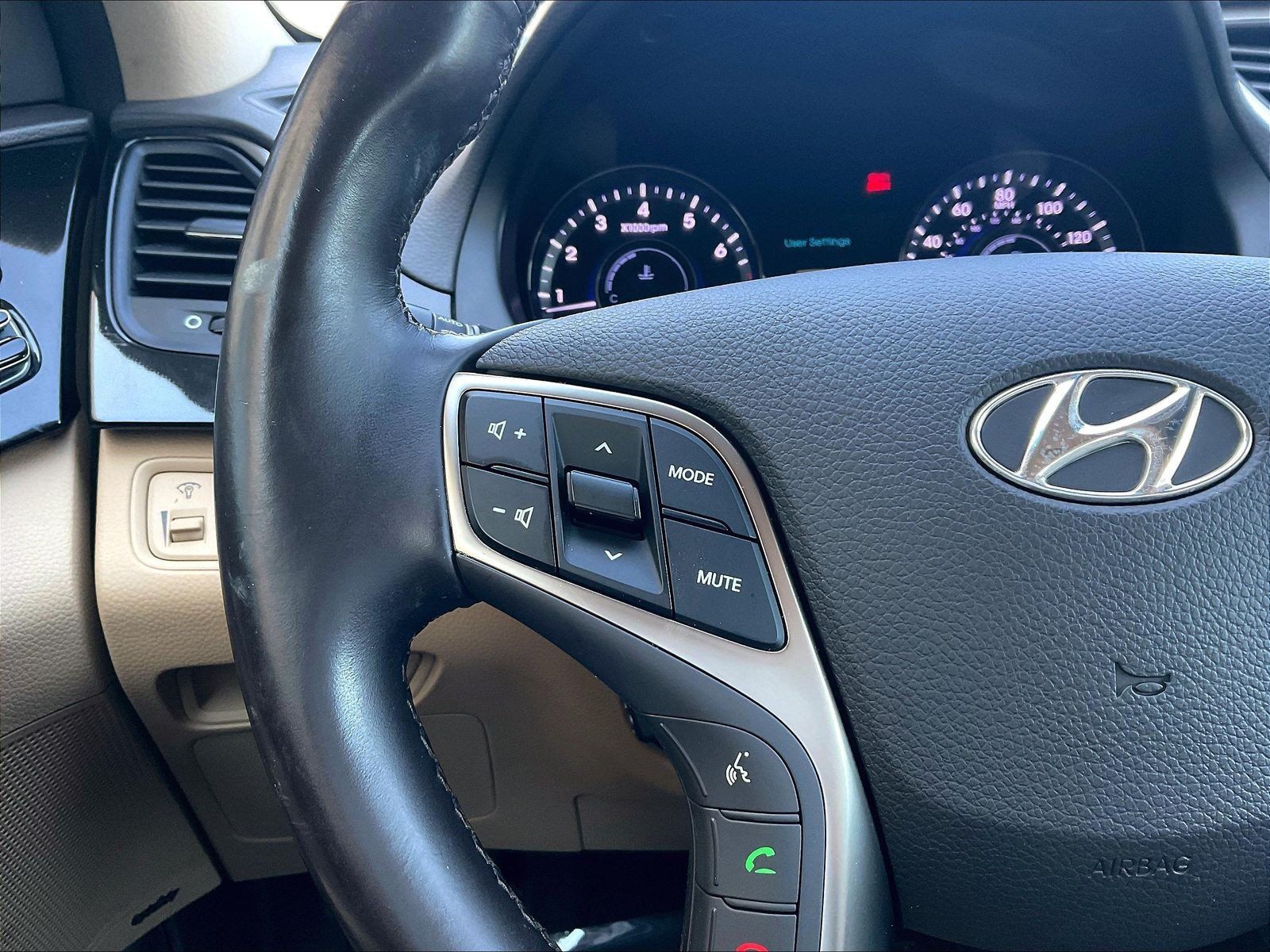 Used 2014 Hyundai Azera Limited w/ Option Group 02 FWD image 11