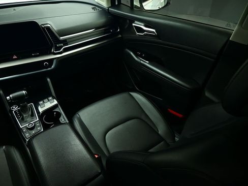 Used 2024 Kia Sportage EX image 16