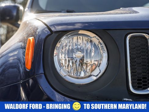 Used 2017 Jeep Renegade Latitude w/ Cold Weather Group image 12