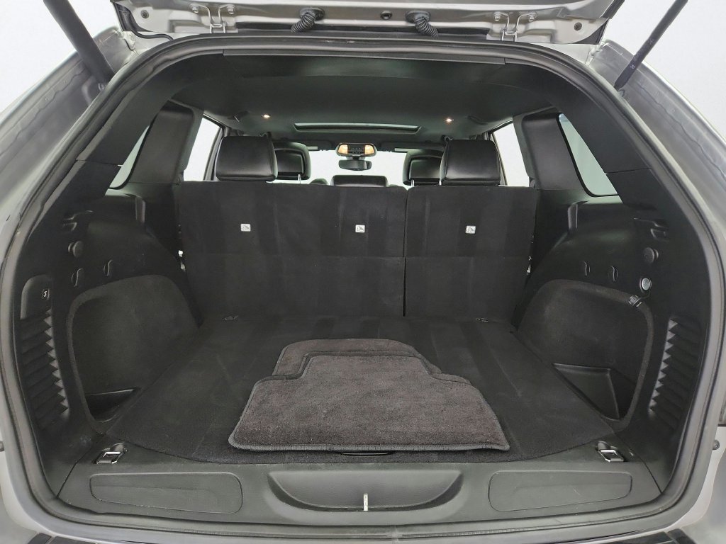 Used 2019 Jeep Grand Cherokee Altitude AWD/4WD image 34