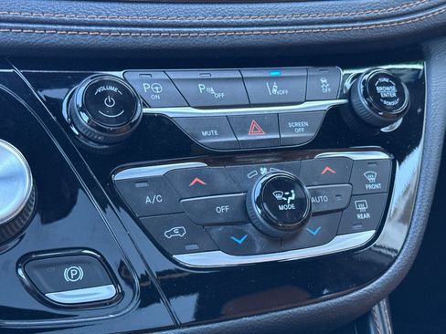 Used 2022 Chrysler Pacifica Pinnacle FWD image 25