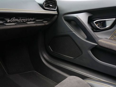 Used 2017 Lamborghini Huracan LP 610-4 image 12