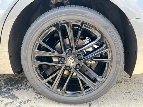 New 2026 Toyota Camry Hybrid FWD image 19