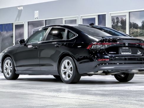 Used 2023 Honda Accord LX image 3