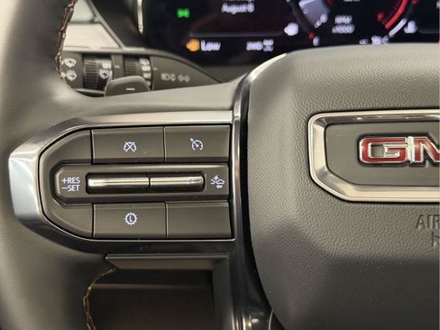 Used 2026 GMC Acadia AT4 w/ Luxury Package AWD/4WD image 15