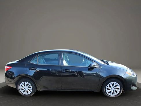 Used 2018 Toyota Corolla LE image 4