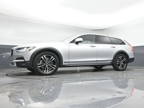 Used 2018 Volvo V90 T5 Cross Country w/ Plus Package AWD/4WD image 13