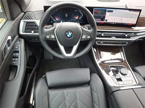 Used 2024 BMW X5 xDrive40i w/ Parking Assistance Package image 11