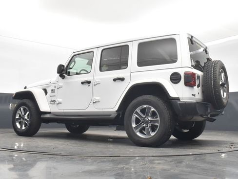 Used 2020 Jeep Wrangler Unlimited Sahara image 23