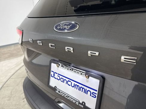 Used 2022 Ford Escape SE image 26