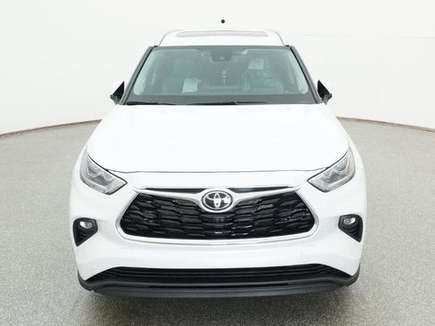 New 2026 Toyota Highlander Limited image 3
