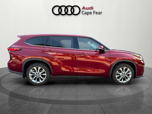 Used 2020 Toyota Highlander Limited AWD/4WD image 6