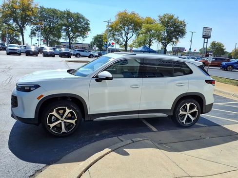 New 2025 Volkswagen Tiguan SE image 4