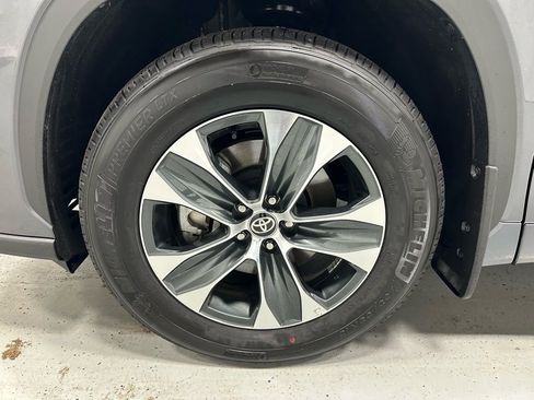 Used 2025 Toyota Highlander XLE image 67