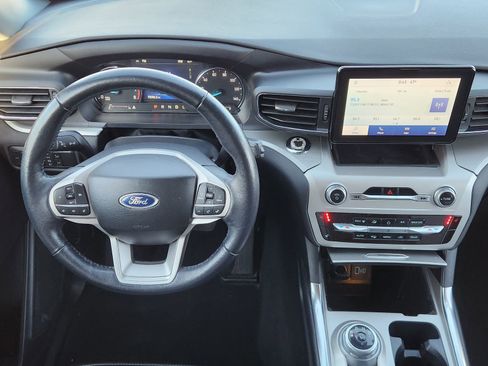Used 2022 Ford Explorer XLT w/ Equipment Group 202A image 30