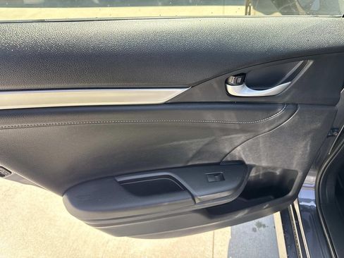Used 2018 Honda Civic Touring image 20