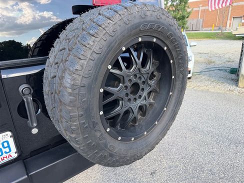 Used 2017 Jeep Wrangler Sport w/ Quick Order Package 24S AWD/4WD image 13