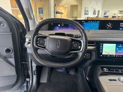 Used 2025 Lincoln Navigator Reserve AWD/4WD image 15