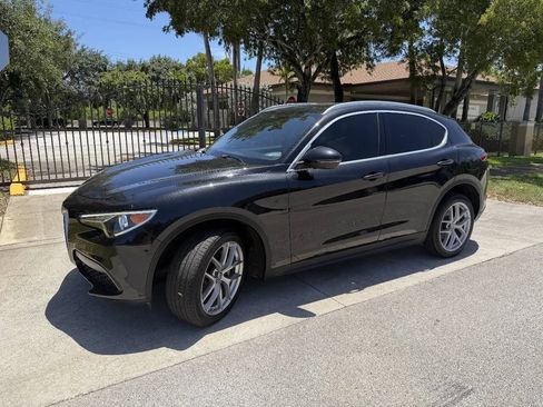 Used 2018 Alfa Romeo Stelvio AWD image 2