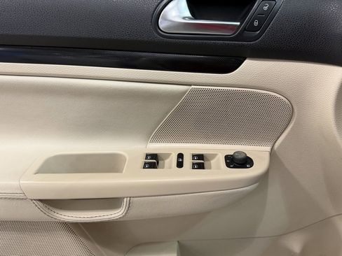 Used 2010 Volkswagen Jetta TDI image 22