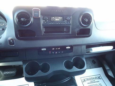 Used 2023 Mercedes-Benz Sprinter 2500 image 24
