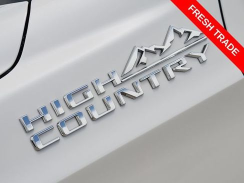 Used 2024 Chevrolet Suburban High Country AWD/4WD image 11