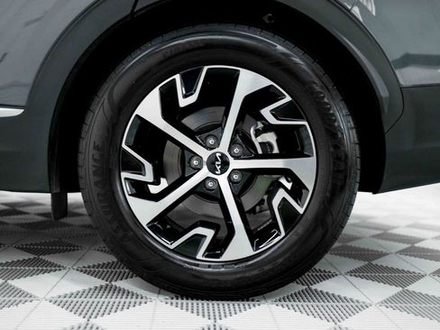 Used 2025 Kia Sportage EX w/ Premium Package image 33