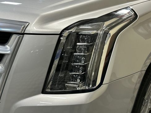 Used 2018 Cadillac Escalade ESV Luxury image 51